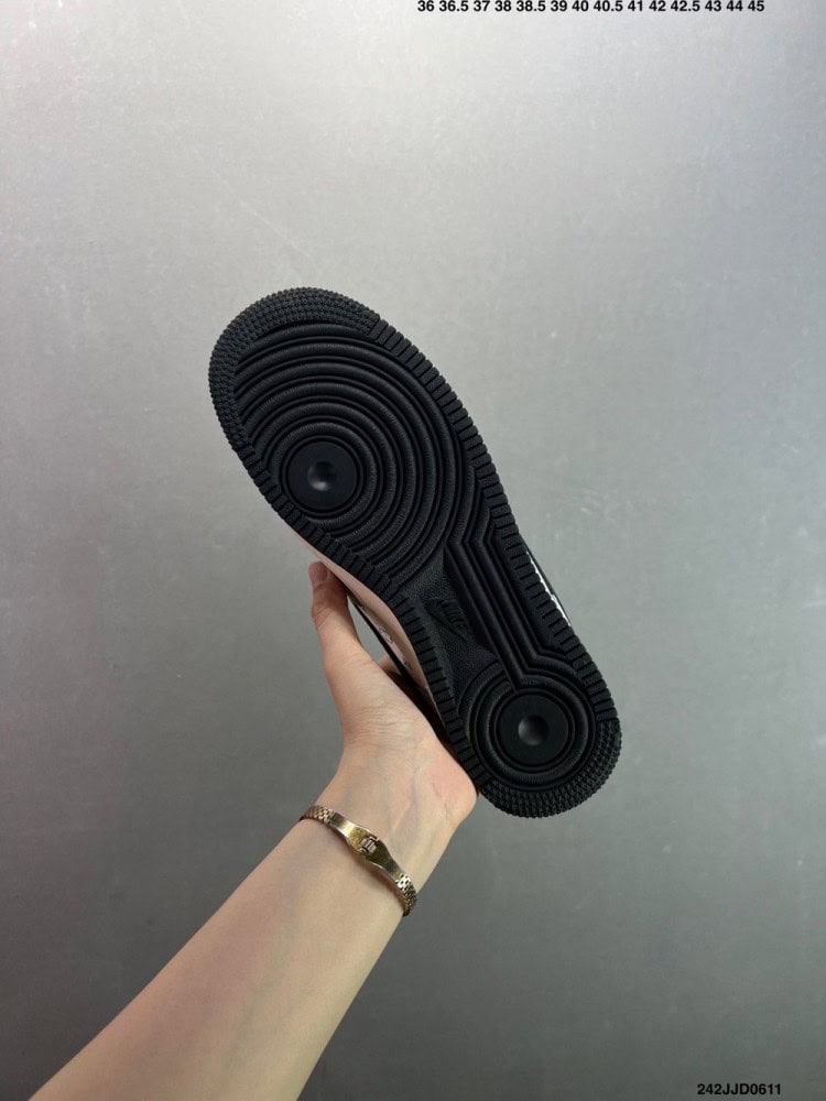 【AT8920】ナイキ Air Force 1 Low エアフォースワンクラシックロースニーカー | Louis Vuitton x Nike