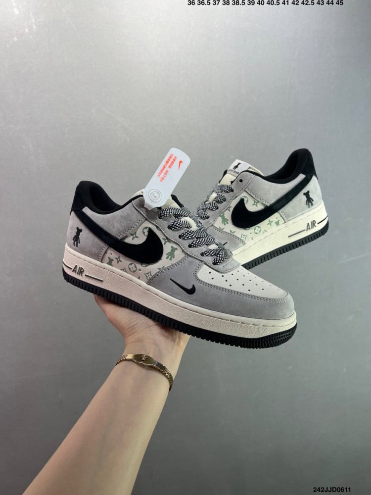 【AT8920】ナイキ Air Force 1 Low エアフォースワンクラシックロースニーカー | Louis Vuitton x Nike