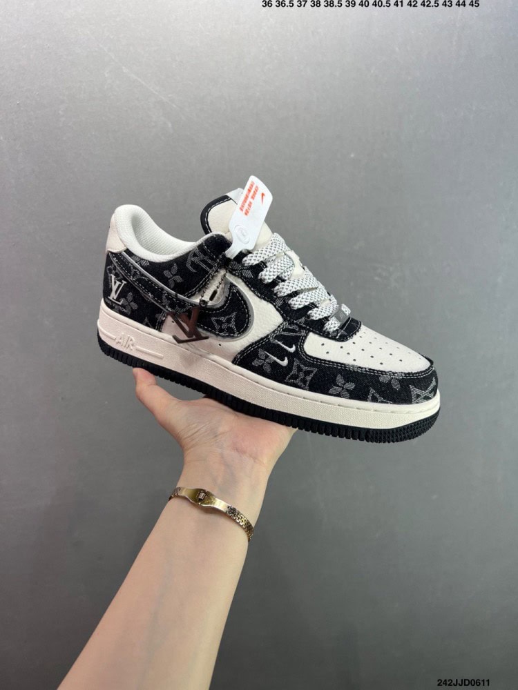 【AT8921】LV × ナイキ Air Force 1 カスタムコラボ スニーカー | Louis Vuitton x Nike