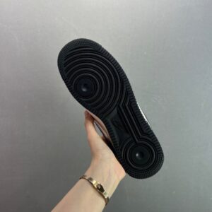 【AT8921】LV × ナイキ Air Force 1 カスタムコラボ スニーカー | Louis Vuitton x Nike