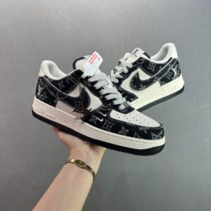 【AT8921】LV × ナイキ Air Force 1 カスタムコラボ スニーカー | Louis Vuitton x Nike