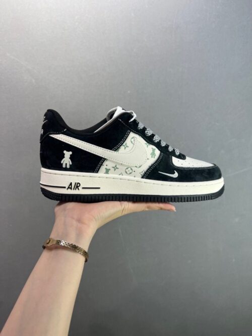 【AT8926】ナイキ Air Force 1 パープルローカットデザイン、現代工芸とレトロ美学の完璧な融合 | Nike x Air Force 1