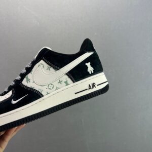 【AT8926】ナイキ Air Force 1 パープルローカットデザイン、現代工芸とレトロ美学の完璧な融合 | Nike x Air Force 1