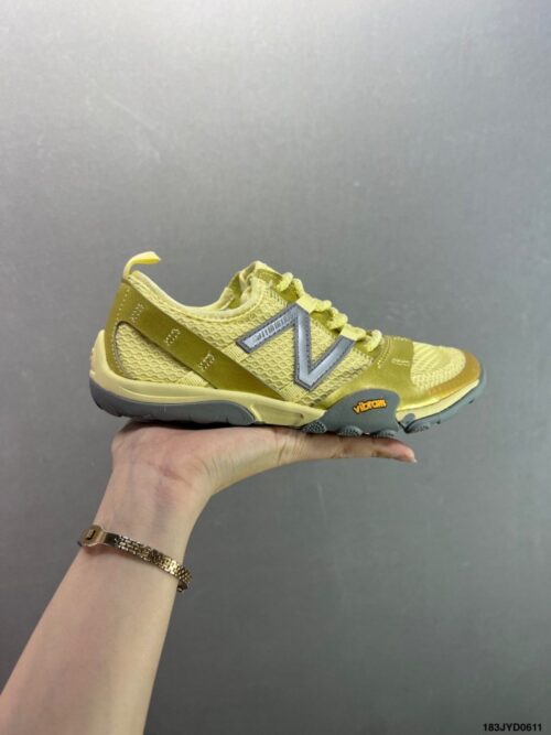 【AT8927】ニューバランス MT10シリーズ - 裸足ランニングシューズ
