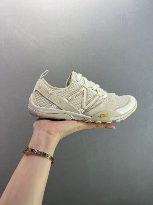 【AT8928】New Balance MT10シリーズ裸足ランニングシューズ - クリーム色【軽量トレーニング＆都市通勤】