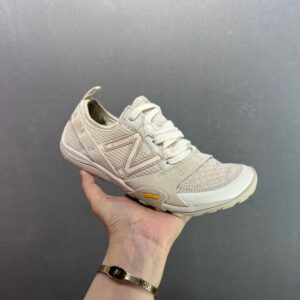 【AT8928】New Balance MT10シリーズ裸足ランニングシューズ - クリーム色【軽量トレーニング＆都市通勤】