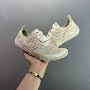 【AT8928】New Balance MT10シリーズ裸足ランニングシューズ - クリーム色【軽量トレーニング＆都市通勤】