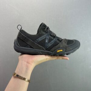 【AT8929】New Balance MT10シリーズバレーフットランニングシューズ