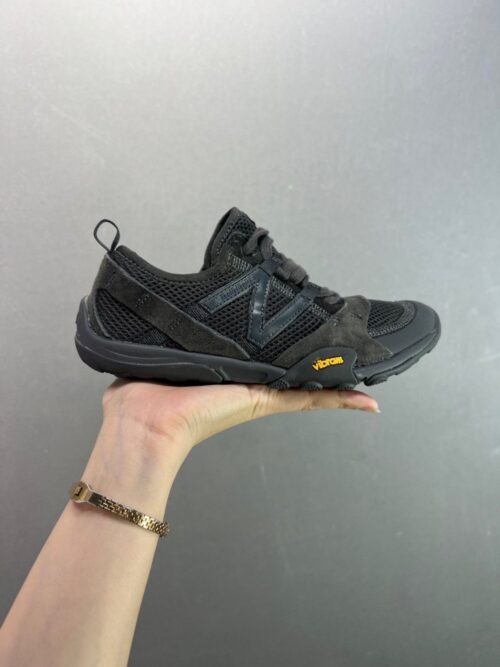 【AT8929】New Balance MT10シリーズバレーフットランニングシューズ