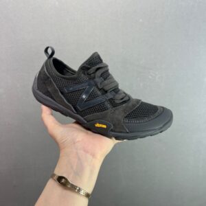 【AT8929】New Balance MT10シリーズバレーフットランニングシューズ