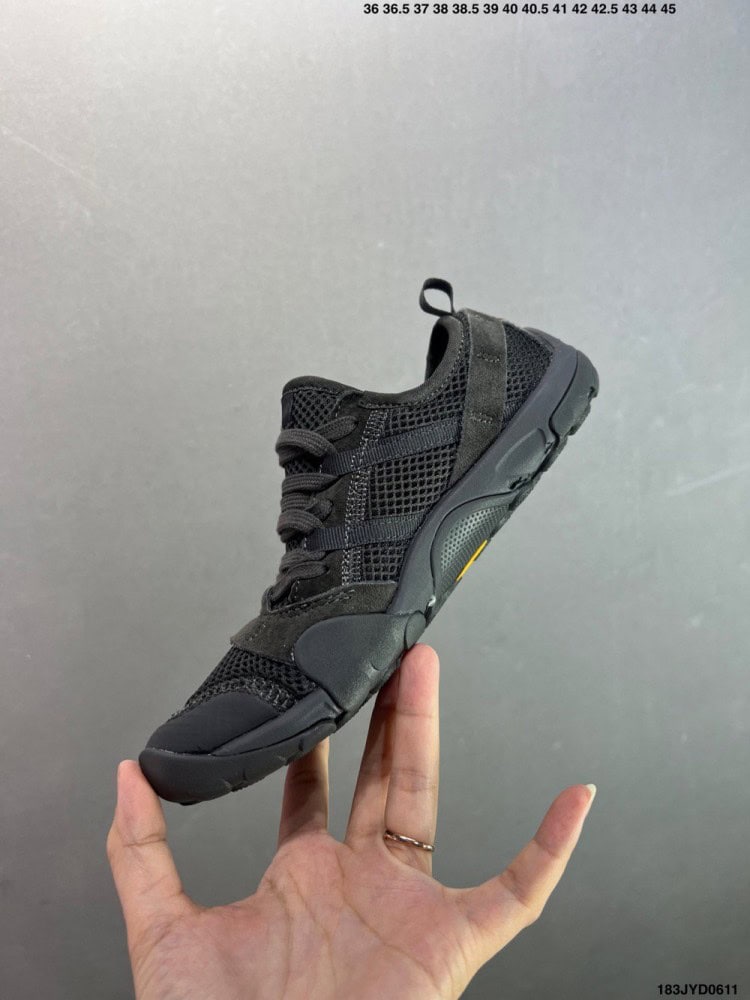 【AT8929】New Balance MT10シリーズバレーフットランニングシューズ