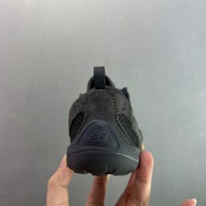 【AT8929】New Balance MT10シリーズバレーフットランニングシューズ