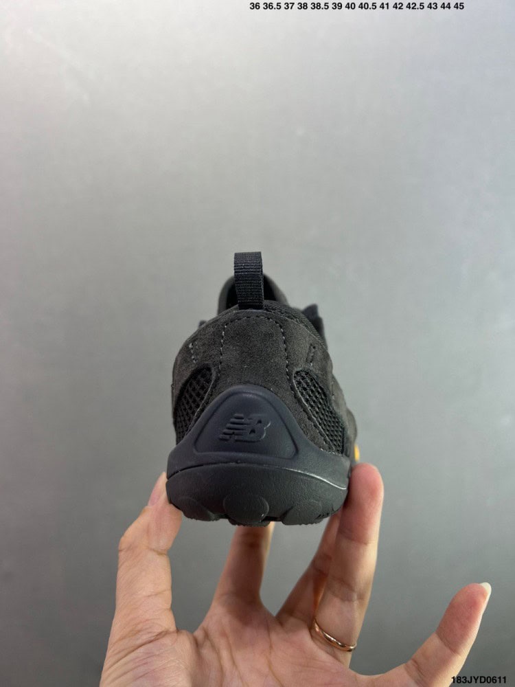 【AT8929】New Balance MT10シリーズバレーフットランニングシューズ