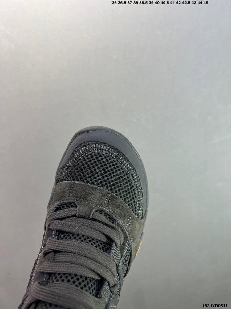 【AT8929】New Balance MT10シリーズバレーフットランニングシューズ