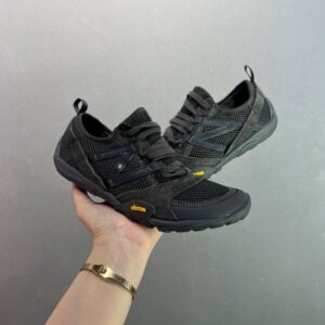 【AT8929】New Balance MT10シリーズバレーフットランニングシューズ