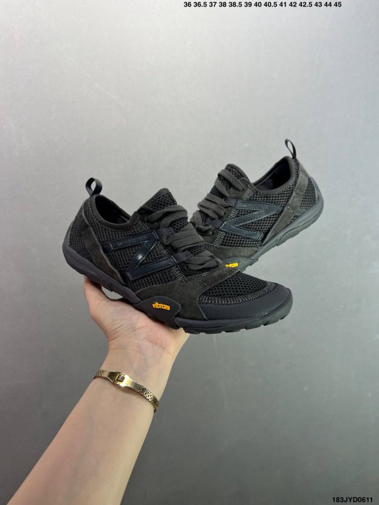 【AT8929】New Balance MT10シリーズバレーフットランニングシューズ