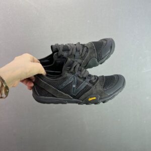 【AT8929】New Balance MT10シリーズバレーフットランニングシューズ