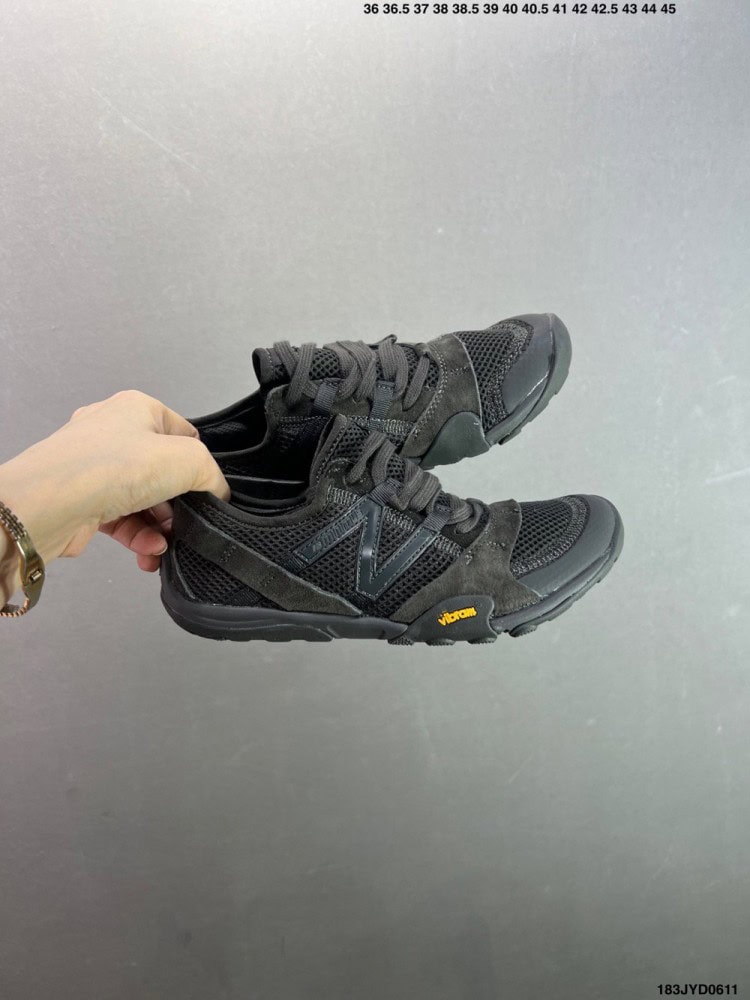 【AT8929】New Balance MT10シリーズバレーフットランニングシューズ