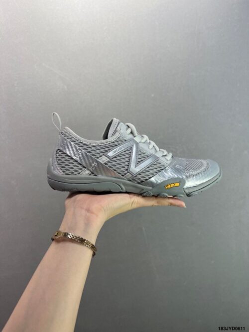【AT8930】New Balance（ニューバランス）のMT10シリーズ裸足ランニングシューズ