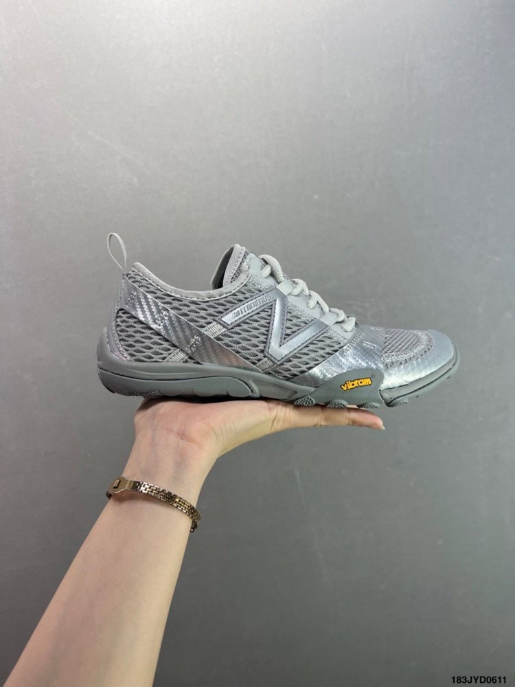 【AT8930】New Balance（ニューバランス）のMT10シリーズ裸足ランニングシューズ