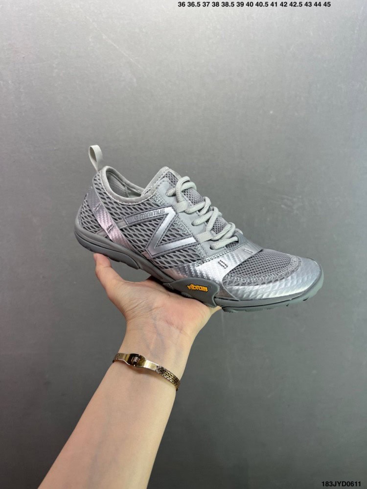 【AT8930】New Balance（ニューバランス）のMT10シリーズ裸足ランニングシューズ