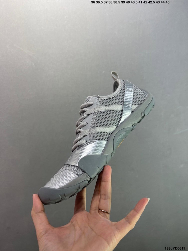 【AT8930】New Balance（ニューバランス）のMT10シリーズ裸足ランニングシューズ