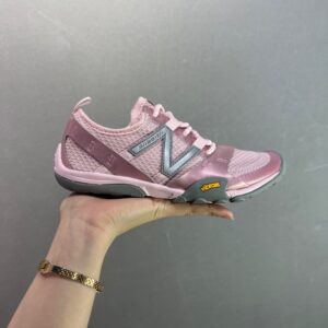 【AT8931】ニューバランス New Balance MT10シリーズ 薄底赤足シューズ