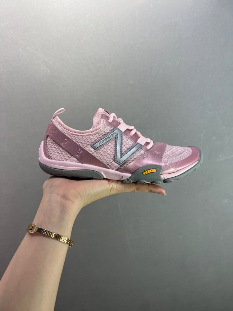 【AT8931】ニューバランス New Balance MT10シリーズ 薄底赤足シューズ