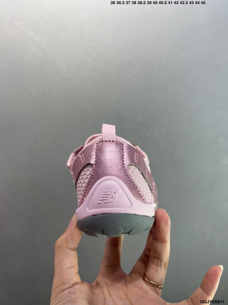 【AT8931】ニューバランス New Balance MT10シリーズ 薄底赤足シューズ