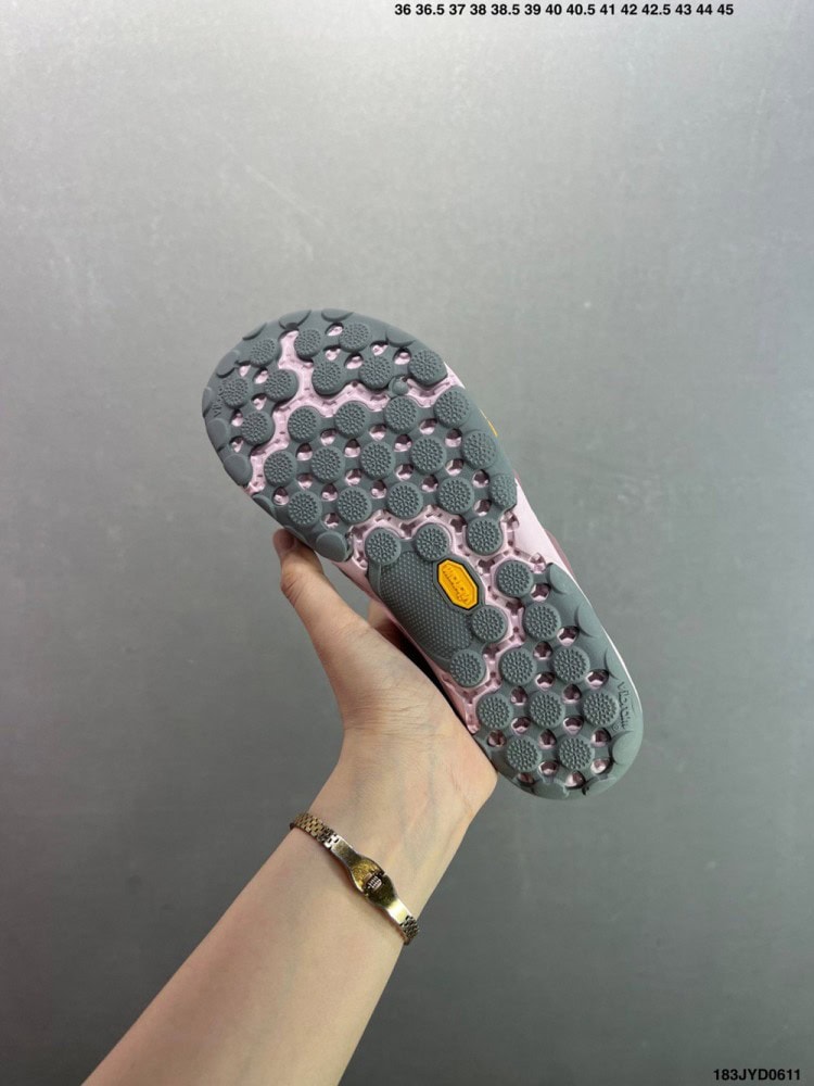 【AT8931】ニューバランス New Balance MT10シリーズ 薄底赤足シューズ
