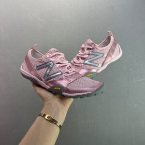 【AT8931】ニューバランス New Balance MT10シリーズ 薄底赤足シューズ