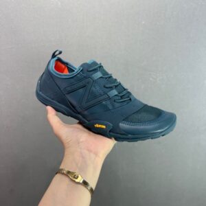 【AT8933】ニューバランスMT10OAC赤い裸足ランニングシューズライトウェイトシリーズ