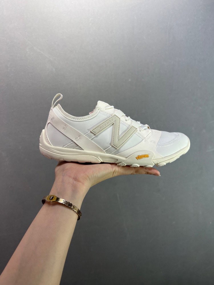 【AT8936】New Balance MT10シリーズ ランニングシューズ、都市スポーツ美学を再定義 | New Balance