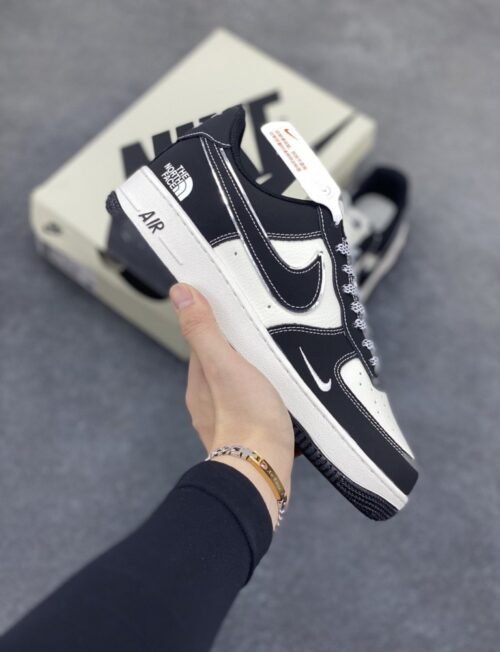 【AT8939】ナイキ x ザ・ノース・フェイスコラボ Air Force 1 ローシューズ | Air Force 1