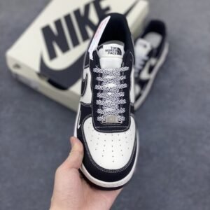 【AT8939】ナイキ x ザ・ノース・フェイスコラボ Air Force 1 ローシューズ | Air Force 1