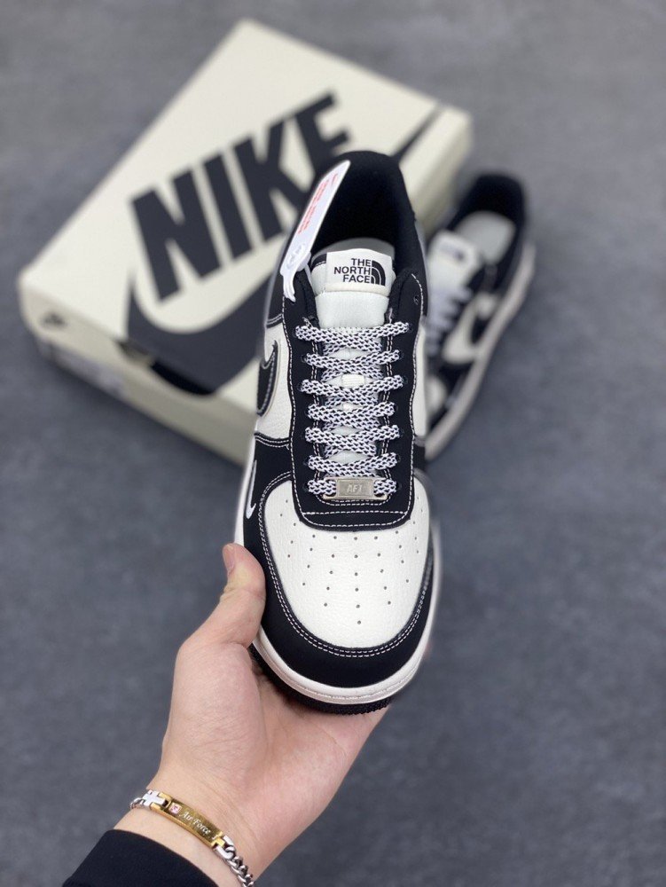 【AT8939】ナイキ x ザ・ノース・フェイスコラボ Air Force 1 ローシューズ | Air Force 1