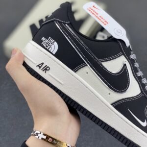 【AT8939】ナイキ x ザ・ノース・フェイスコラボ Air Force 1 ローシューズ | Air Force 1