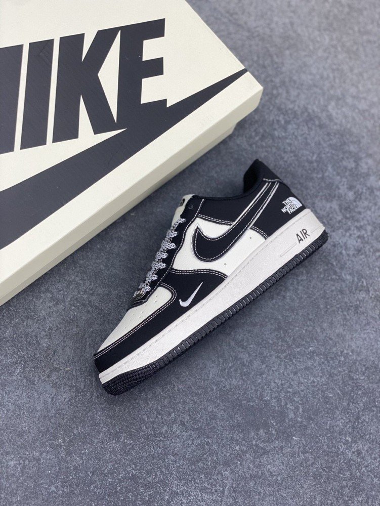 【AT8939】ナイキ x ザ・ノース・フェイスコラボ Air Force 1 ローシューズ | Air Force 1
