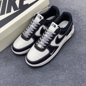 【AT8939】ナイキ x ザ・ノース・フェイスコラボ Air Force 1 ローシューズ | Air Force 1