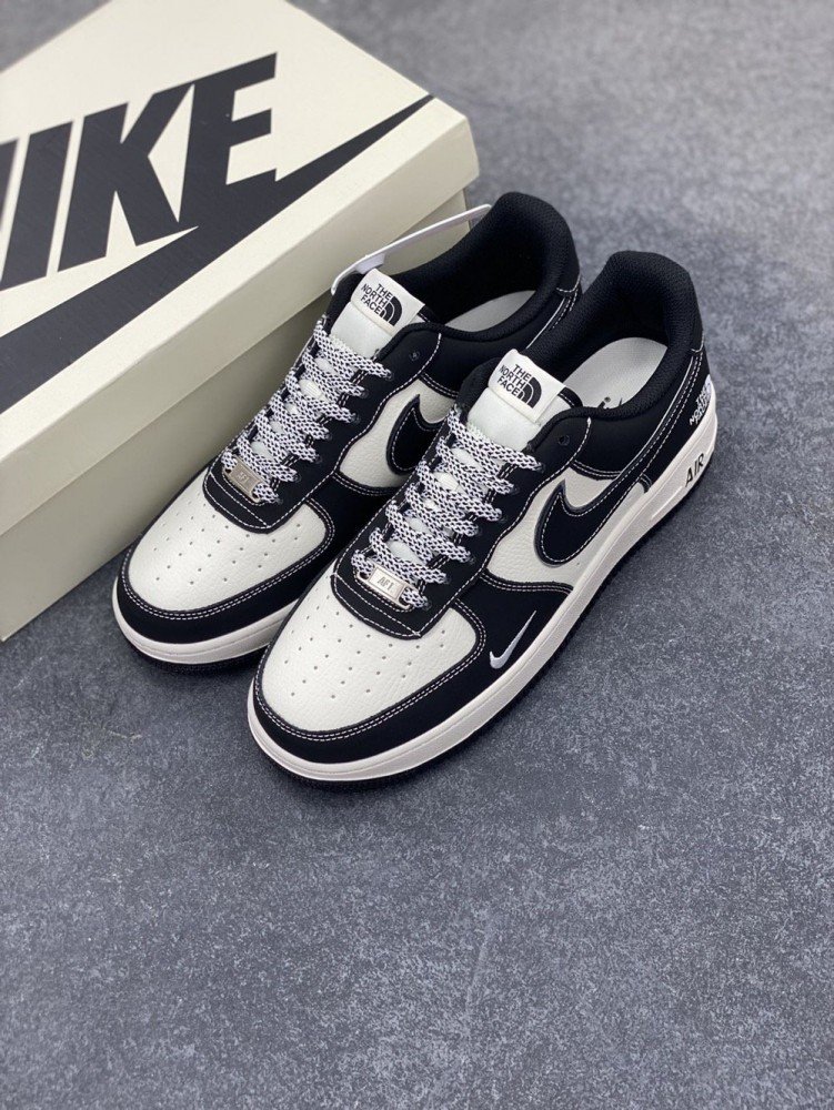 【AT8939】ナイキ x ザ・ノース・フェイスコラボ Air Force 1 ローシューズ | Air Force 1