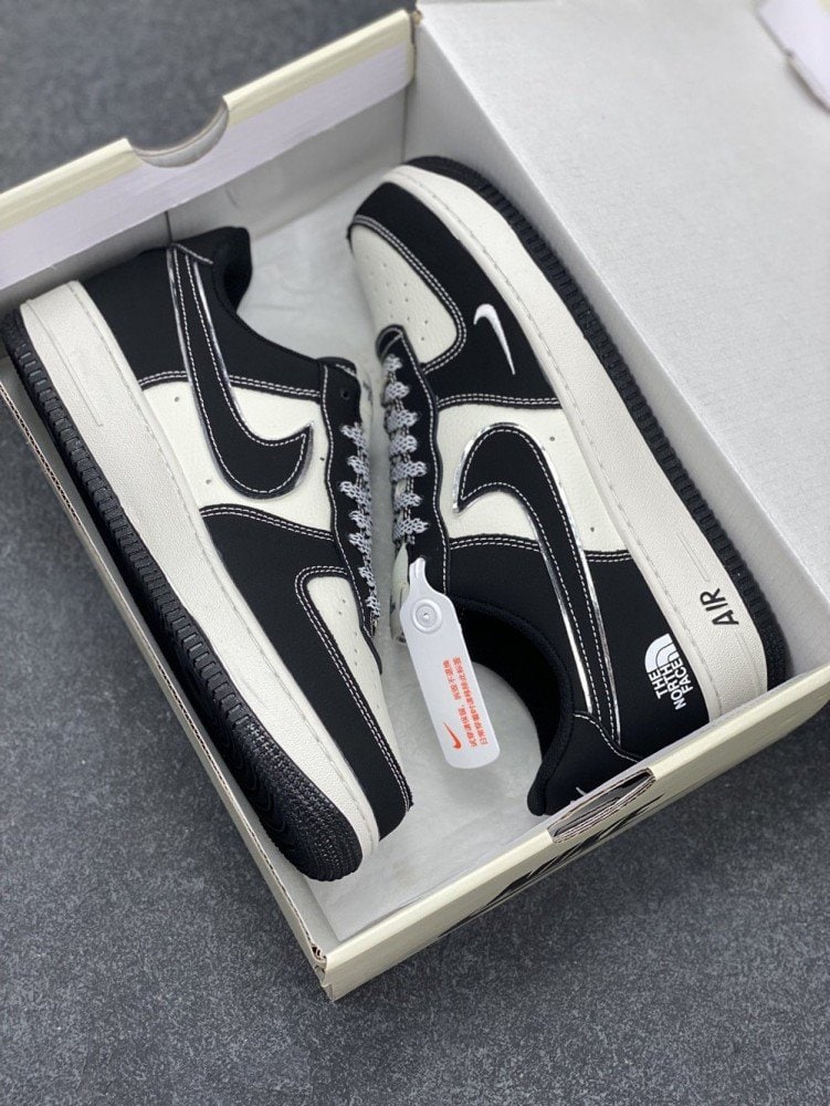 【AT8939】ナイキ x ザ・ノース・フェイスコラボ Air Force 1 ローシューズ | Air Force 1