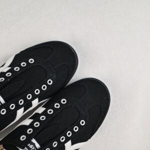【AT8940】Onitsuka Tiger Mexico 66 ブラックとホワイトのレトロスニーカー | Onitsuka Tiger