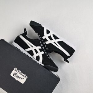 【AT8940】Onitsuka Tiger Mexico 66 ブラックとホワイトのレトロスニーカー | Onitsuka Tiger