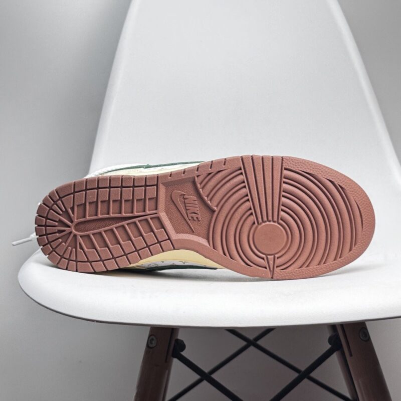 【AT8958】ナイキダンクローレトロカスタムバージョン - クラシックなストリートスタイルとモダンな工芸の融合 | LV x Nike