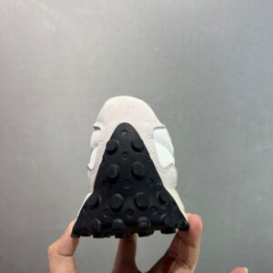 【AT8966】New Balance MS327シリーズのレトロなカジュアルスポーツシューズ | New Balance