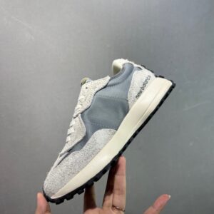 【AT8970】ニューバランスMS327シリーズ：レトロとモダンの融合デザイン【靴 ファッション】 | New Balance