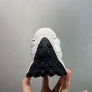 【AT8971】ニューバランス New Balance MS327レトロスニーカー グレー/ホワイトカラー 耐久性と履き心地に優れたカジュアルシューズ | New Balance