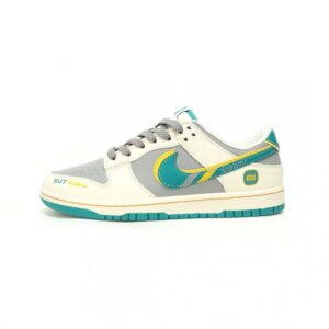 【AT9014】Nike SB ダンク ロー x Xiaomi Automarket SU7 Ultra カスタムコラボ ホワイト＆湖水青いスニーカー | Dunk