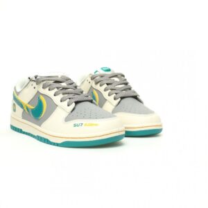 【AT9014】Nike SB ダンク ロー x Xiaomi Automarket SU7 Ultra カスタムコラボ ホワイト＆湖水青いスニーカー | Dunk