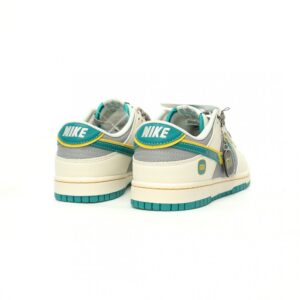 【AT9014】Nike SB ダンク ロー x Xiaomi Automarket SU7 Ultra カスタムコラボ ホワイト＆湖水青いスニーカー | Dunk